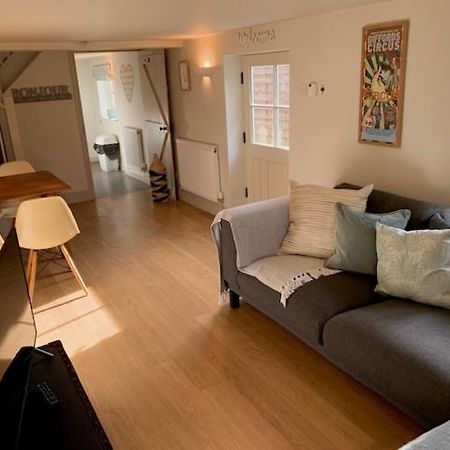 The Studio Villa Ashton Keynes Dış mekan fotoğraf